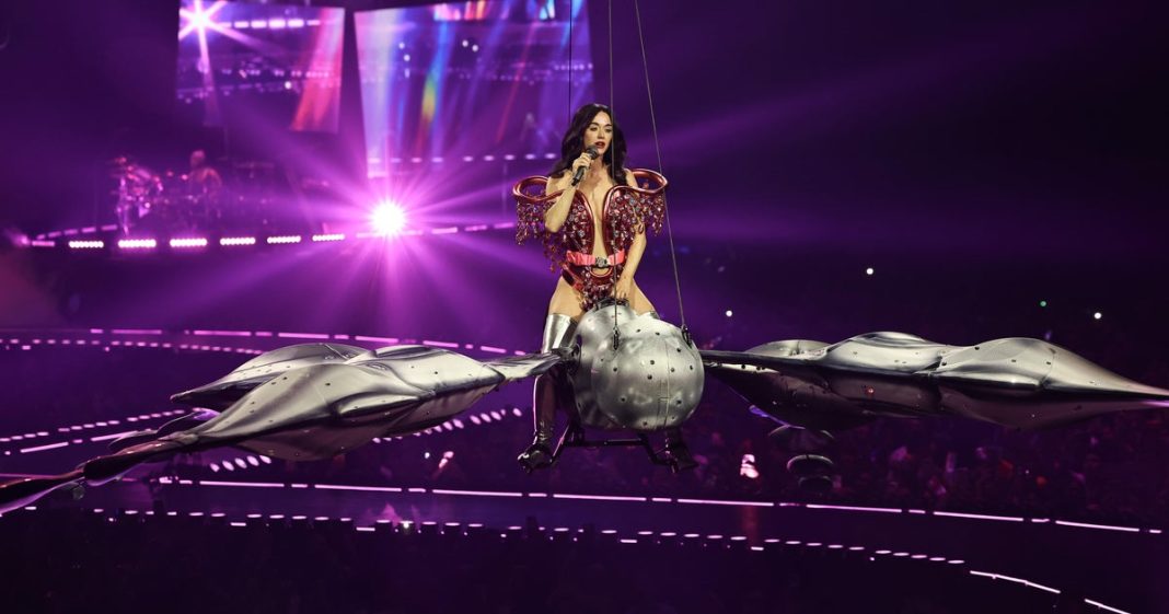 Katy Perry suffers midair prop malfunction at San Francisco concert